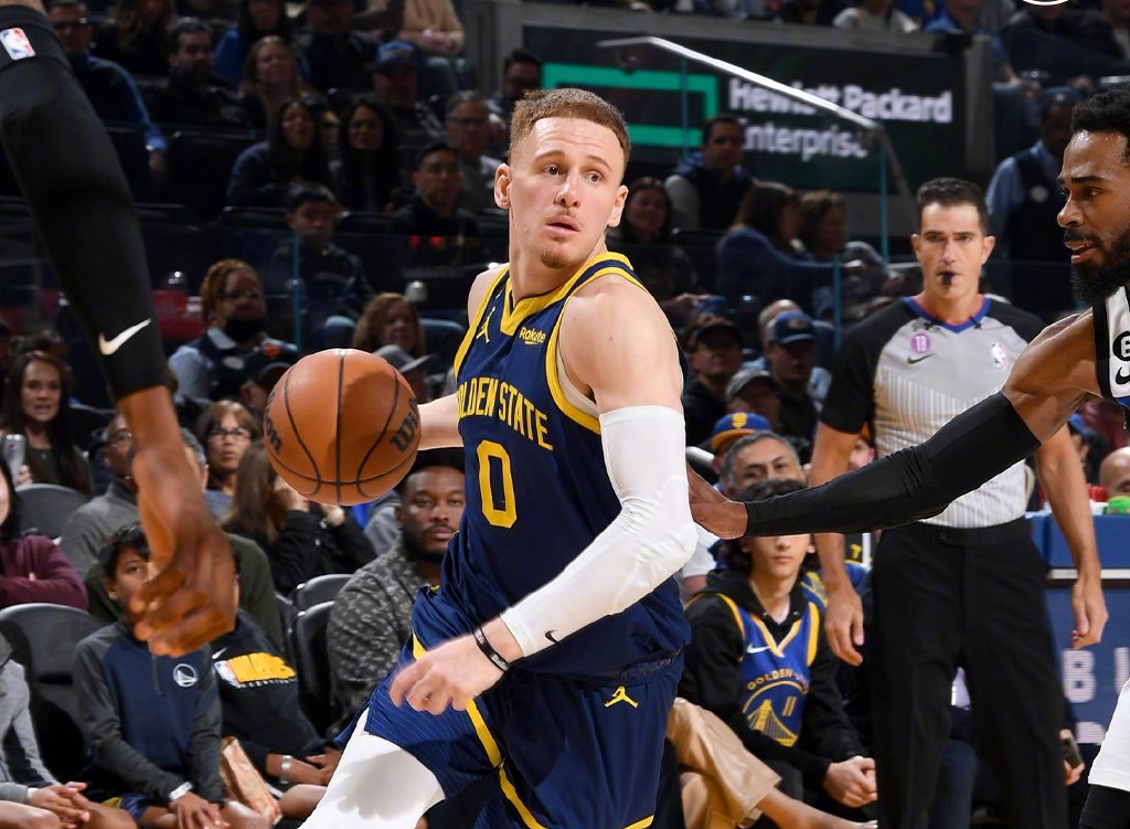 爵士逆转上海队,克莱惊艳四座的简单介绍 爵士逆转上海队,克莱惊艳四座的简单介绍