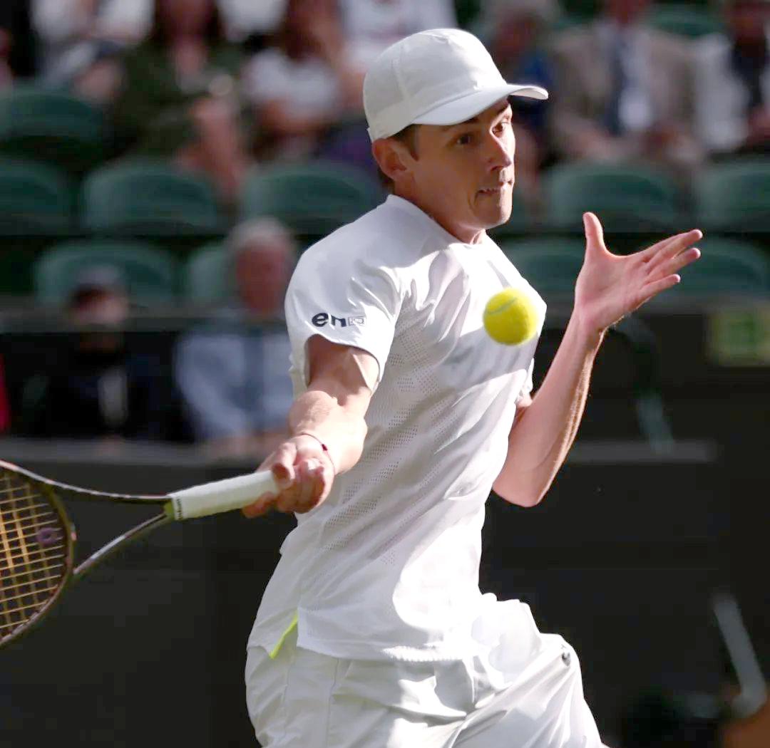 开云体育-ATP总决赛翻盘温网，西西帕斯统治全场